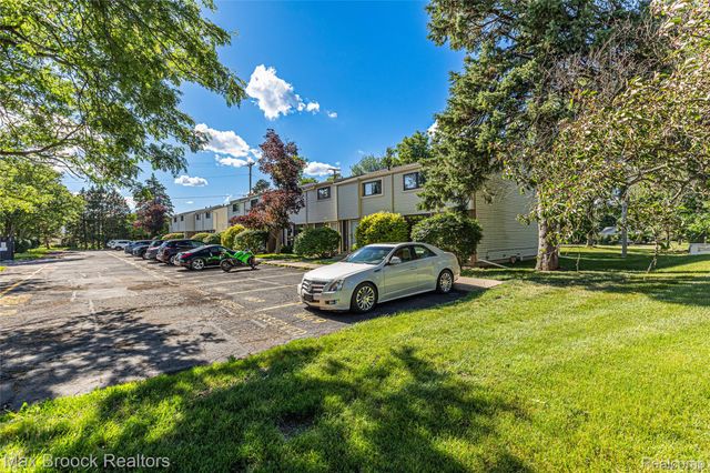 1669 Wimbledon Drive, Walled Lake, MI 48390