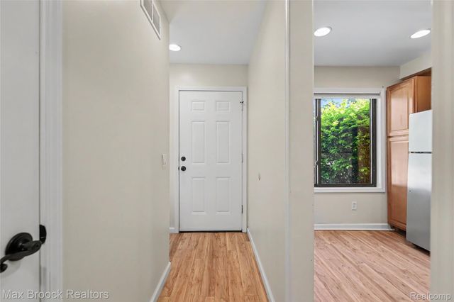1669 Wimbledon Drive, Walled Lake, MI 48390