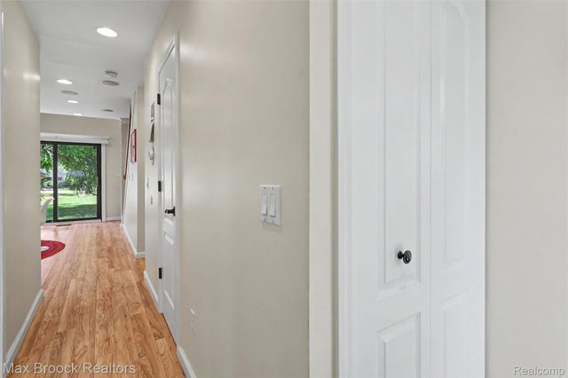 1669 Wimbledon Drive, Walled Lake, MI 48390