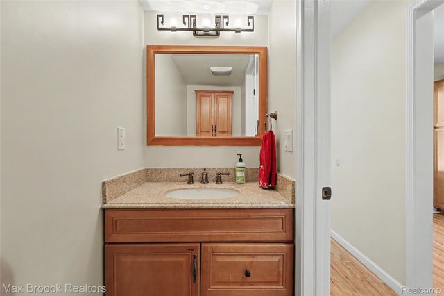 1669 Wimbledon Drive, Walled Lake, MI 48390