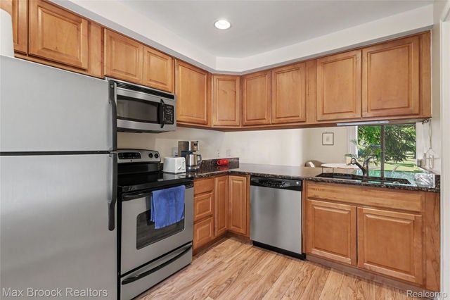 1669 Wimbledon Drive, Walled Lake, MI 48390