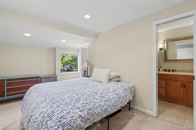 1669 Wimbledon Drive, Walled Lake, MI 48390