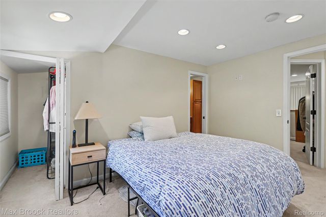 1669 Wimbledon Drive, Walled Lake, MI 48390