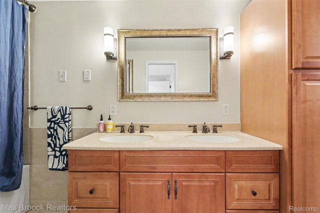 1669 Wimbledon Drive, Walled Lake, MI 48390