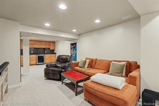 1669 Wimbledon Drive, Walled Lake, MI 48390