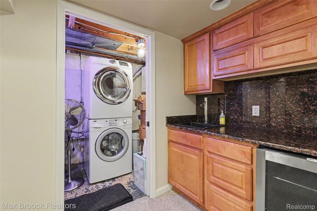 1669 Wimbledon Drive, Walled Lake, MI 48390