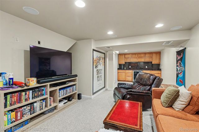 1669 Wimbledon Drive, Walled Lake, MI 48390