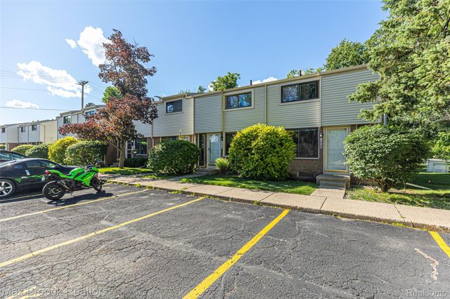 1669 Wimbledon Drive, Walled Lake, MI 48390
