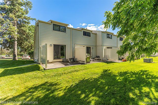 1669 Wimbledon Drive, Walled Lake, MI 48390