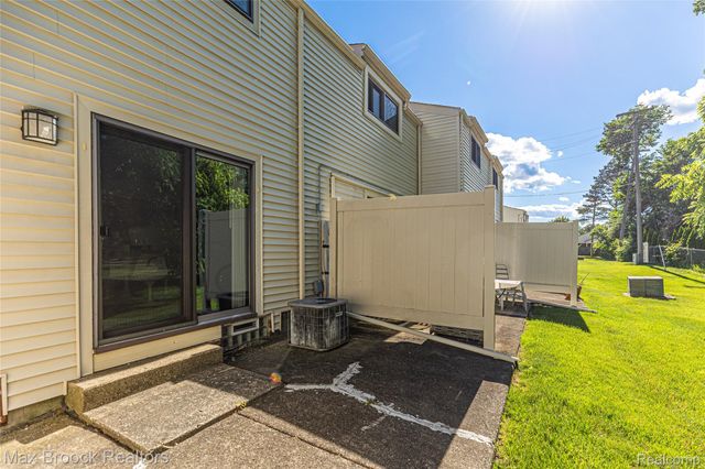 1669 Wimbledon Drive, Walled Lake, MI 48390