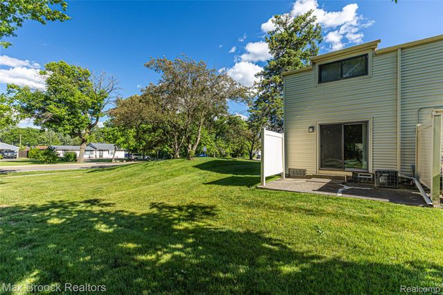 1669 Wimbledon Drive, Walled Lake, MI 48390