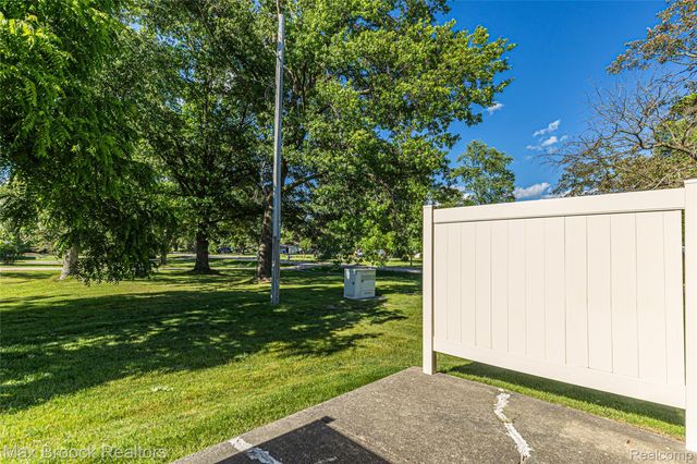 1669 Wimbledon Drive, Walled Lake, MI 48390
