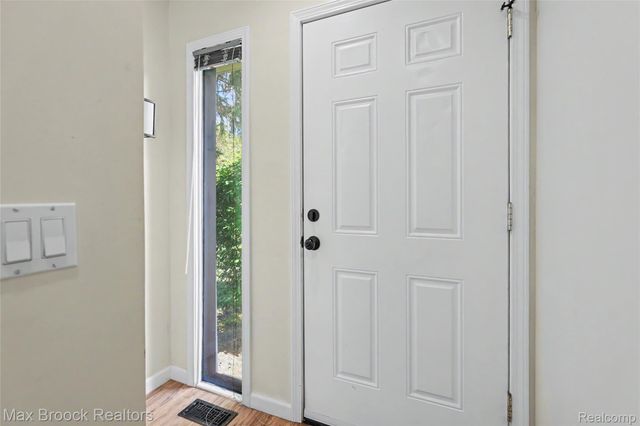 1669 Wimbledon Drive, Walled Lake, MI 48390