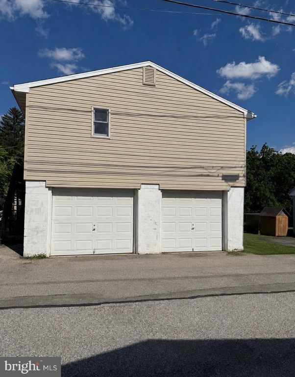 Image 2 of property listing at 101 S FERN AVE, Dallastown, PA 17313