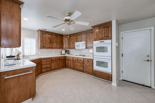 2977 W Pembrook, Fresno, CA 93711