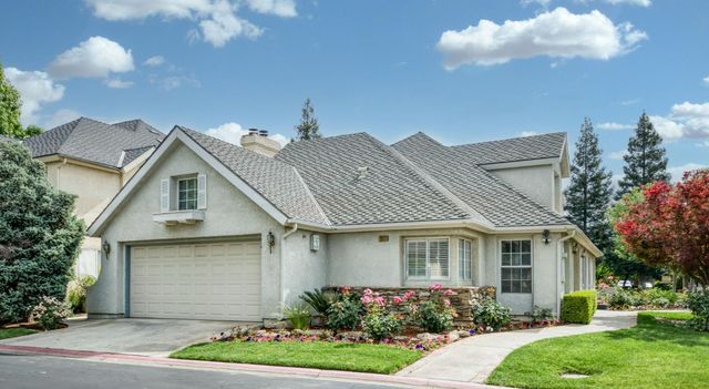 2977 W Pembrook, Fresno, CA 93711