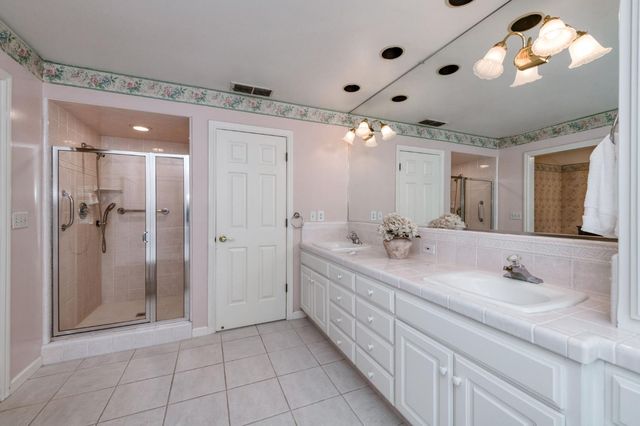 2977 W Pembrook, Fresno, CA 93711