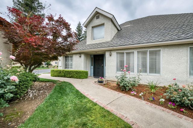 2977 W Pembrook, Fresno, CA 93711