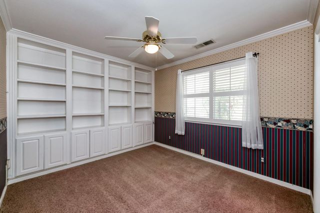 2977 W Pembrook, Fresno, CA 93711