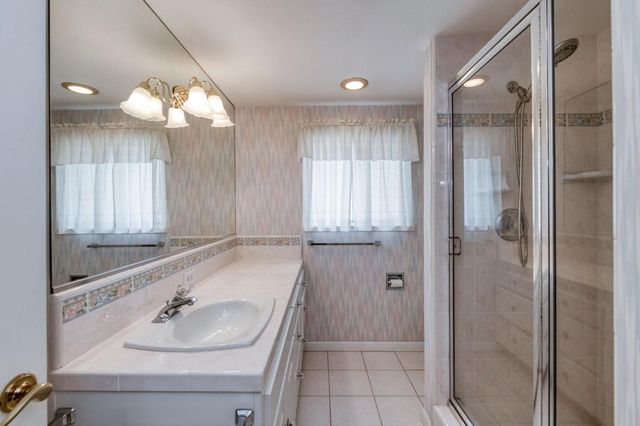 2977 W Pembrook, Fresno, CA 93711