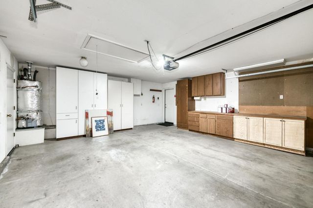 2977 W Pembrook, Fresno, CA 93711