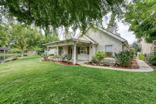 2977 W Pembrook, Fresno, CA 93711