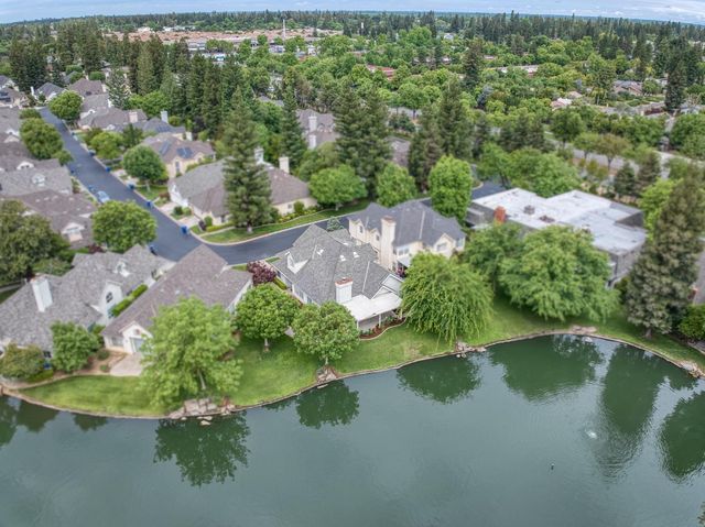 2977 W Pembrook, Fresno, CA 93711