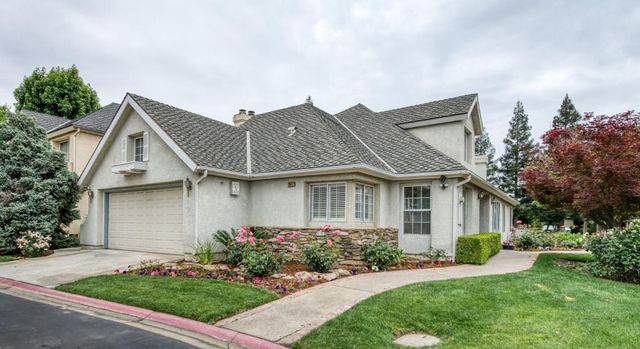 2977 W Pembrook, Fresno, CA 93711