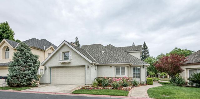 2977 W Pembrook, Fresno, CA 93711
