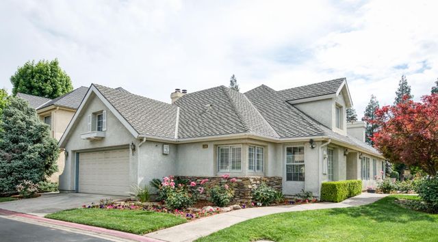 2977 W Pembrook, Fresno, CA 93711