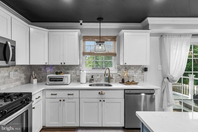 1054 KINGS HWY, West Deptford, NJ 08086