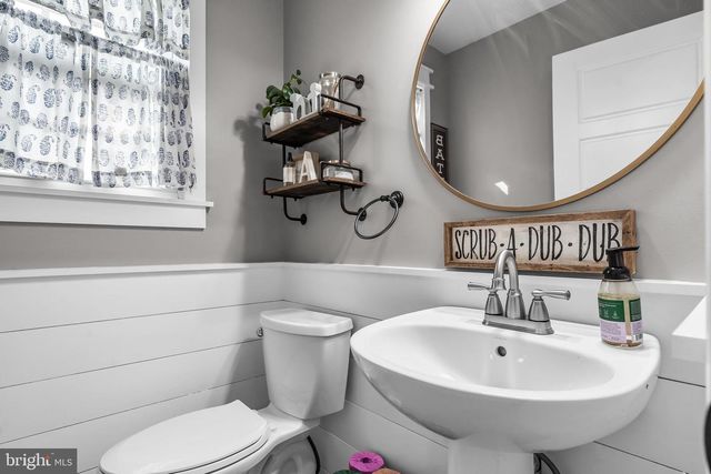 1054 KINGS HWY, West Deptford, NJ 08086