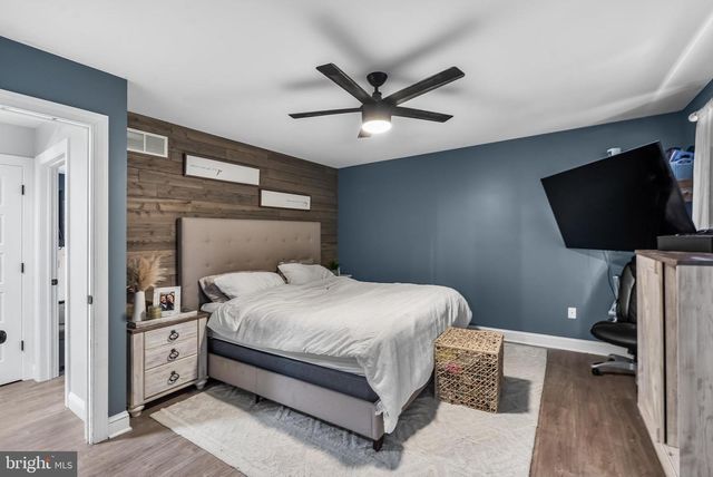 1054 KINGS HWY, West Deptford, NJ 08086