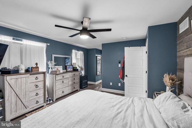 1054 KINGS HWY, West Deptford, NJ 08086