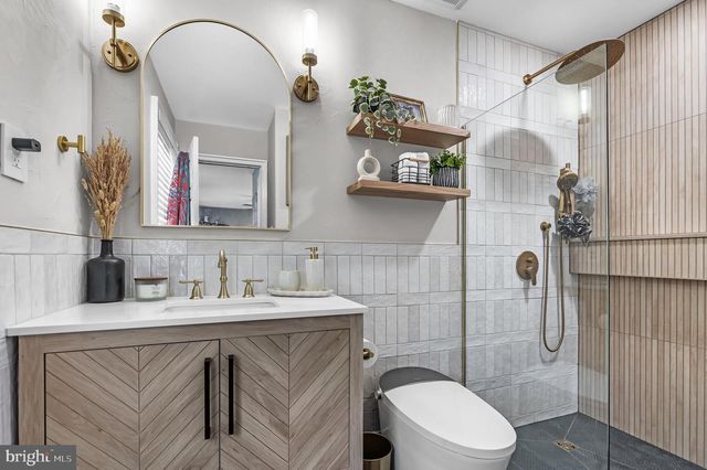 1054 KINGS HWY, West Deptford, NJ 08086