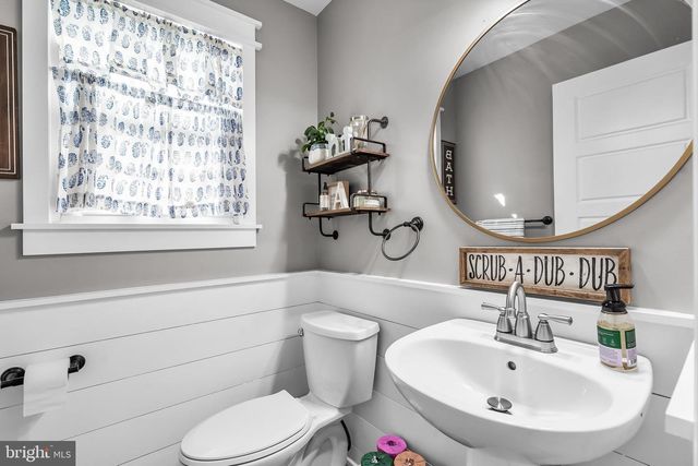 1054 KINGS HWY, West Deptford, NJ 08086