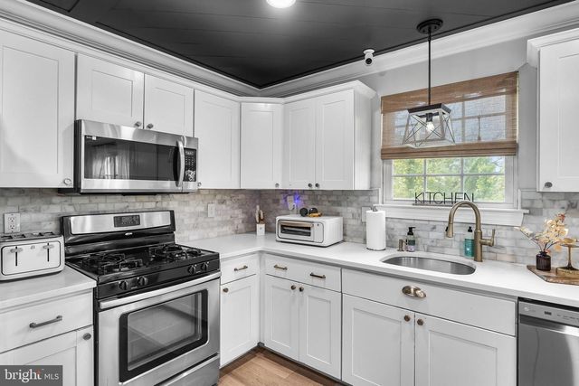 1054 KINGS HWY, West Deptford, NJ 08086