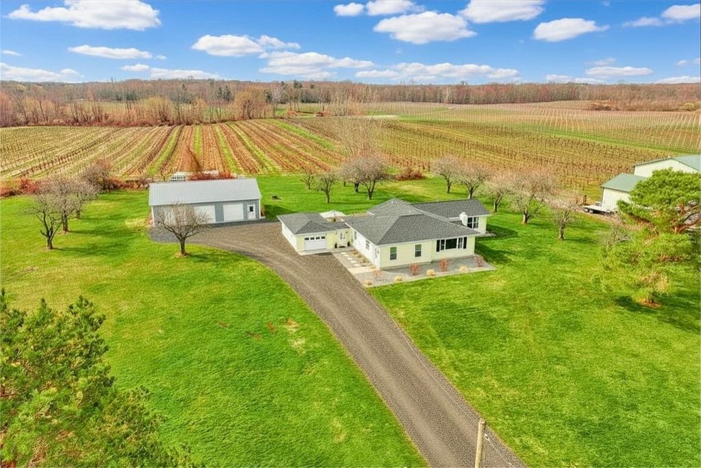 1056 Lake Road, Ontario, NY 14519