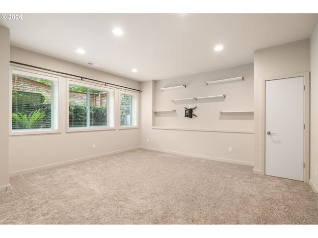 3970 Se REEDWAY St, Portland, OR 97202