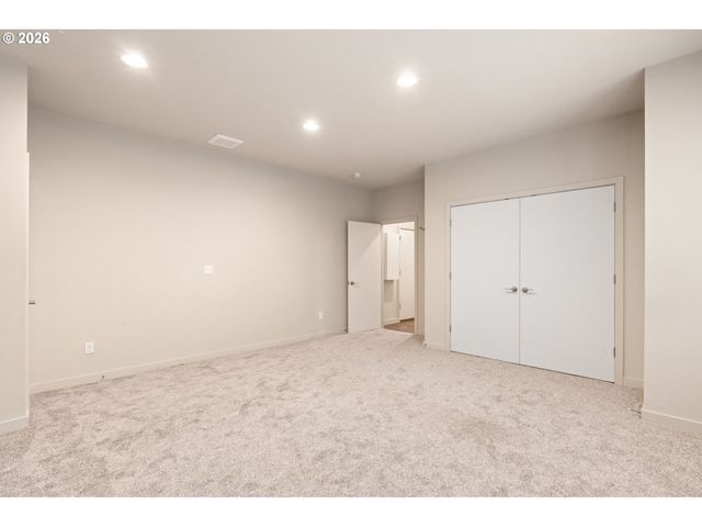 3970 Se REEDWAY St, Portland, OR 97202