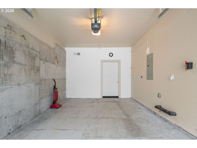 3970 Se REEDWAY St, Portland, OR 97202