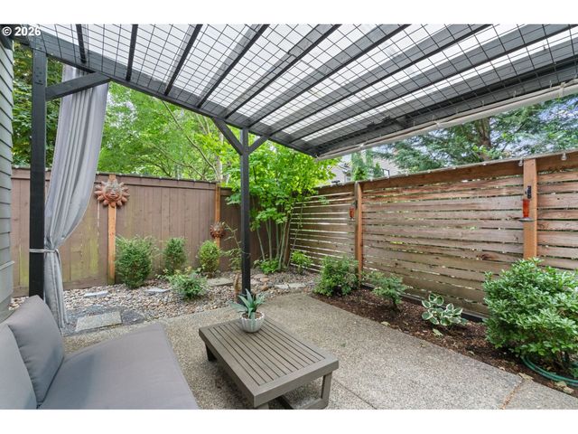 3970 Se REEDWAY St, Portland, OR 97202