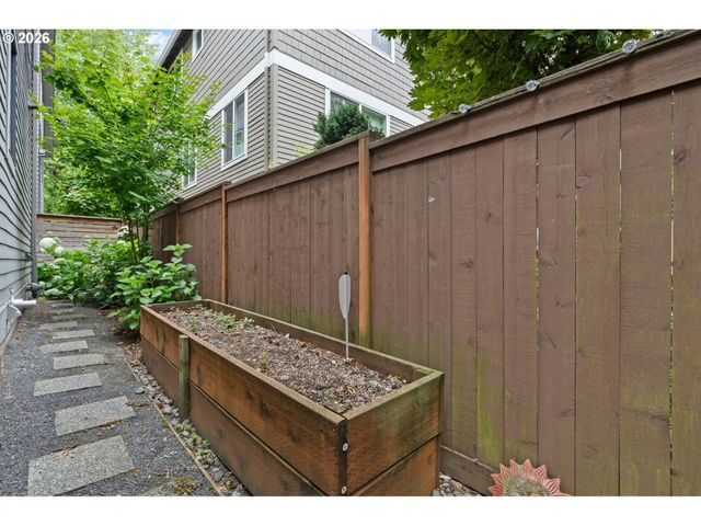 3970 Se REEDWAY St, Portland, OR 97202