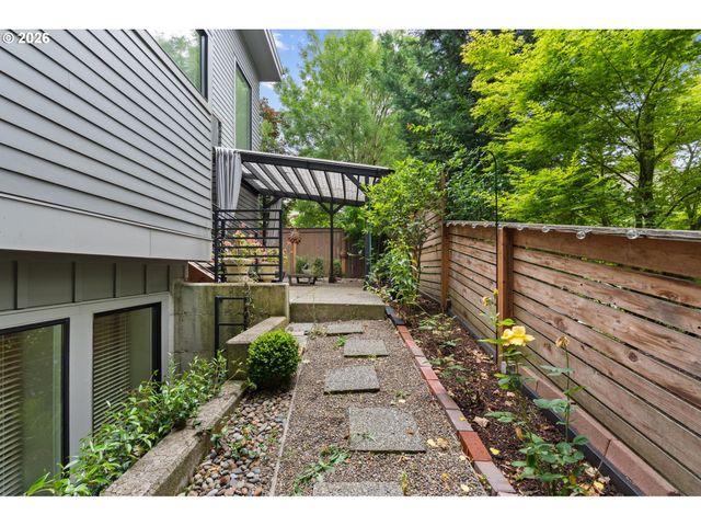 3970 Se REEDWAY St, Portland, OR 97202