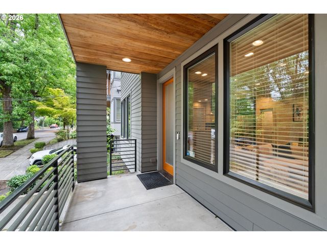 3970 Se REEDWAY St, Portland, OR 97202
