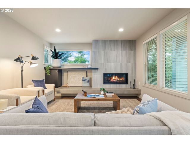 3970 Se REEDWAY St, Portland, OR 97202