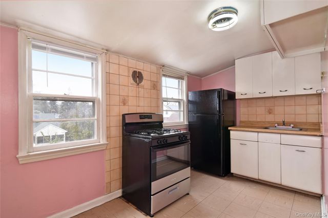355 Upland Avenue, Yonkers, NY 10703