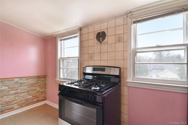 355 Upland Avenue, Yonkers, NY 10703