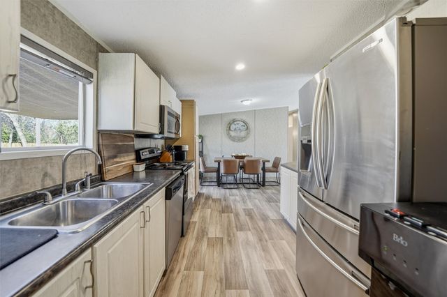 1618 Lands End Street, Granbury, TX 76048