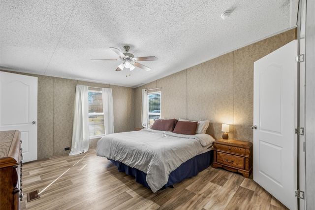 1618 Lands End Street, Granbury, TX 76048